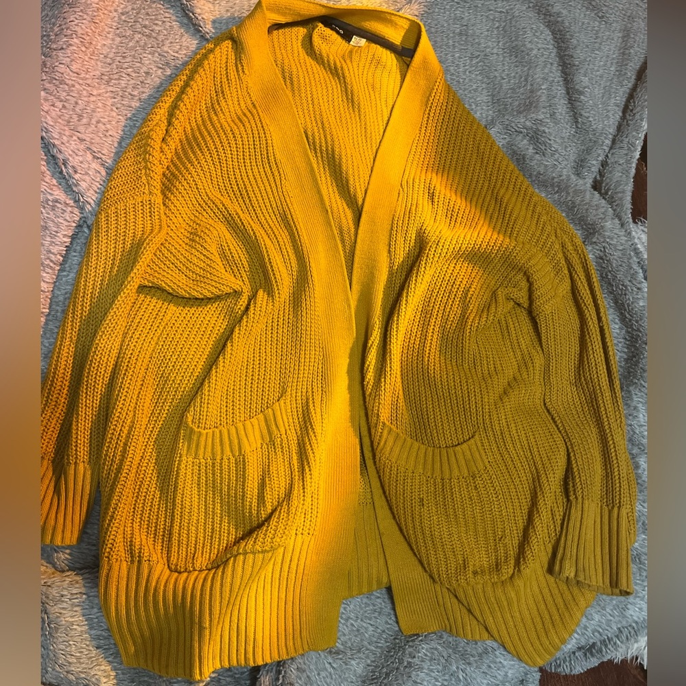 Urban Outfitters (BDG) Oversized Yellow cardigan (XS)